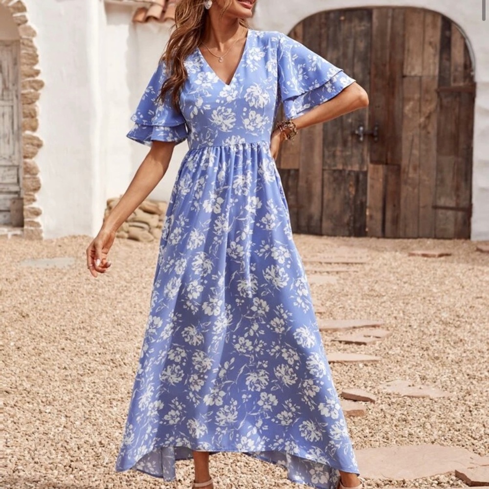 💙Never Worn Floral Maxi Dress with Flutter Sleeve